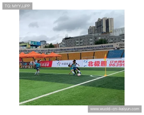 足球俱乐部在青训中加强对未成年球员的合同与权益教育保护，足球青训俱乐部规章制度